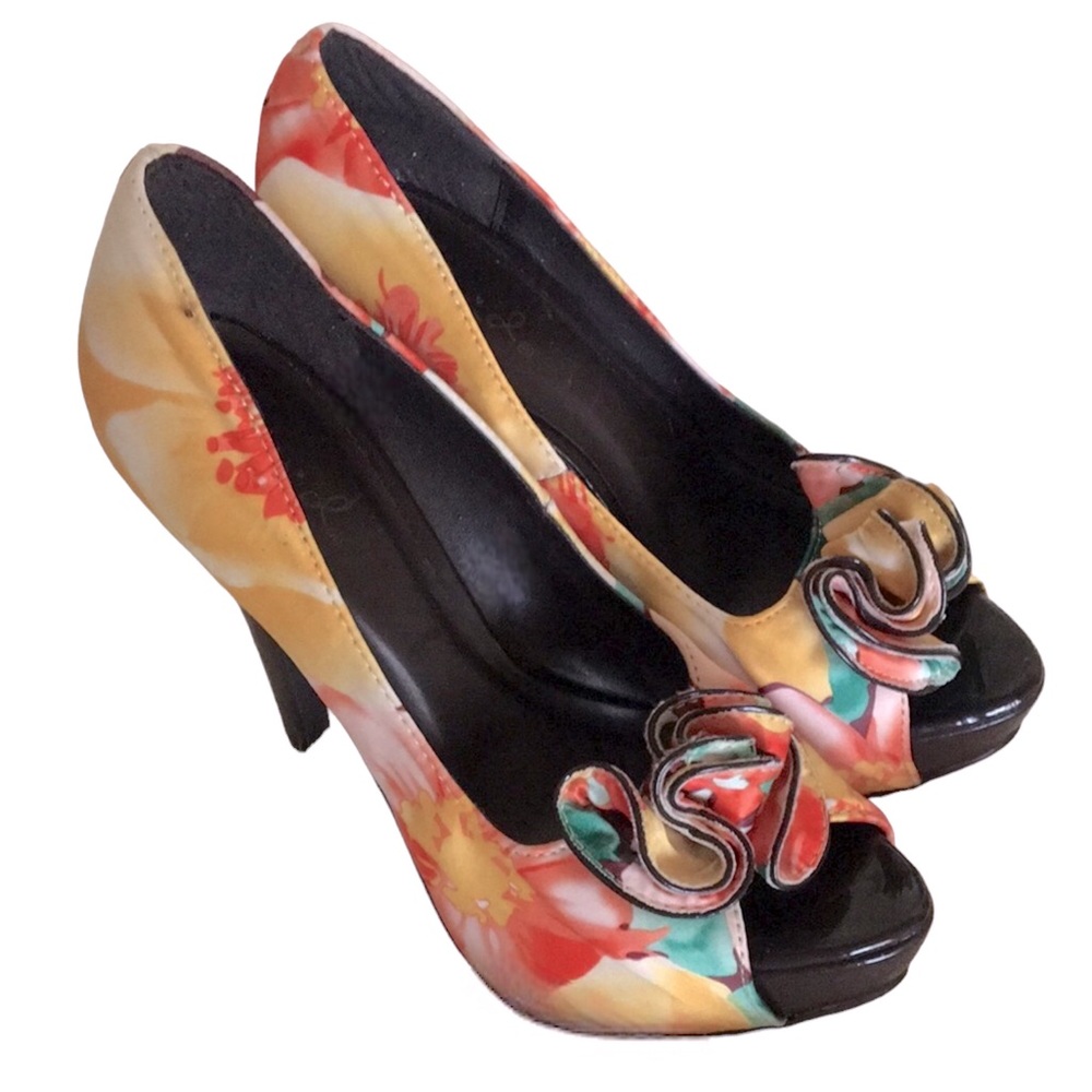 👠Qupid floral heels 👠